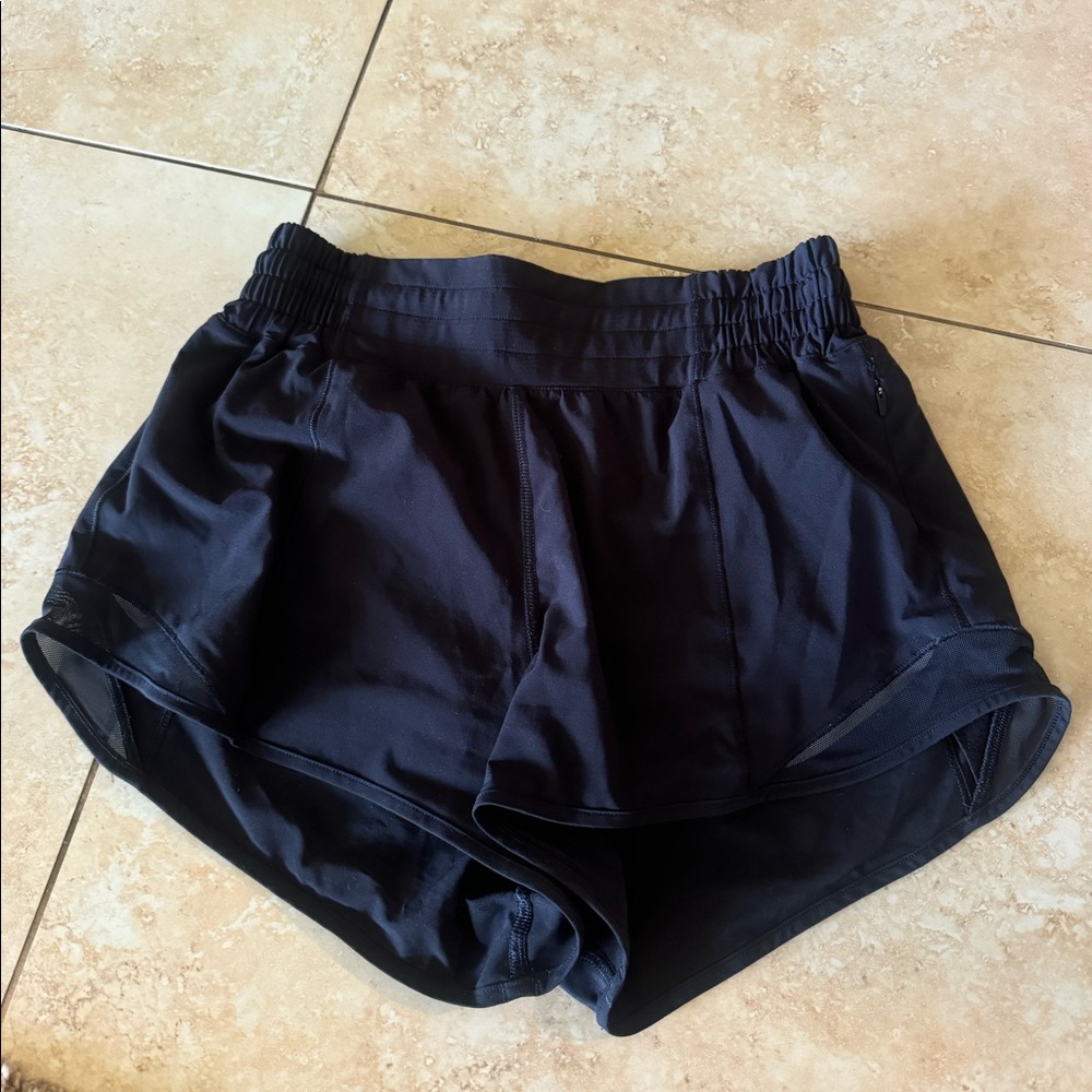 lululemon hotty hot high-rise lined short 2.5”